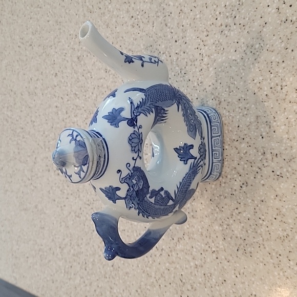 Vintage Teapot - Picture 2 of 3